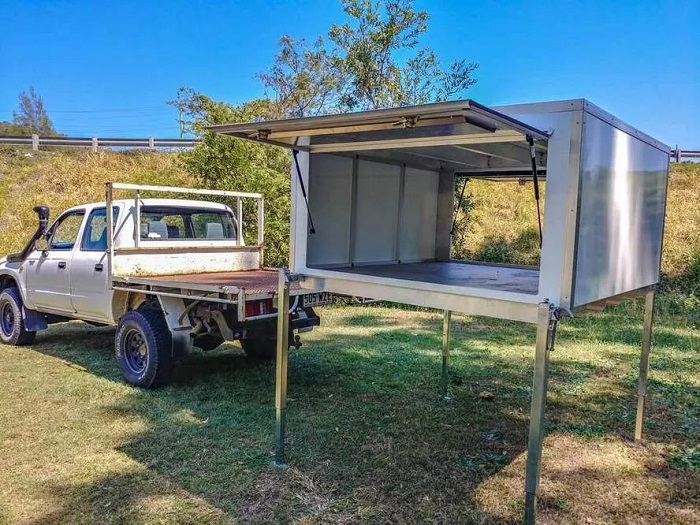 picture of an aluminum ute tray lift off conopy oh a grass 