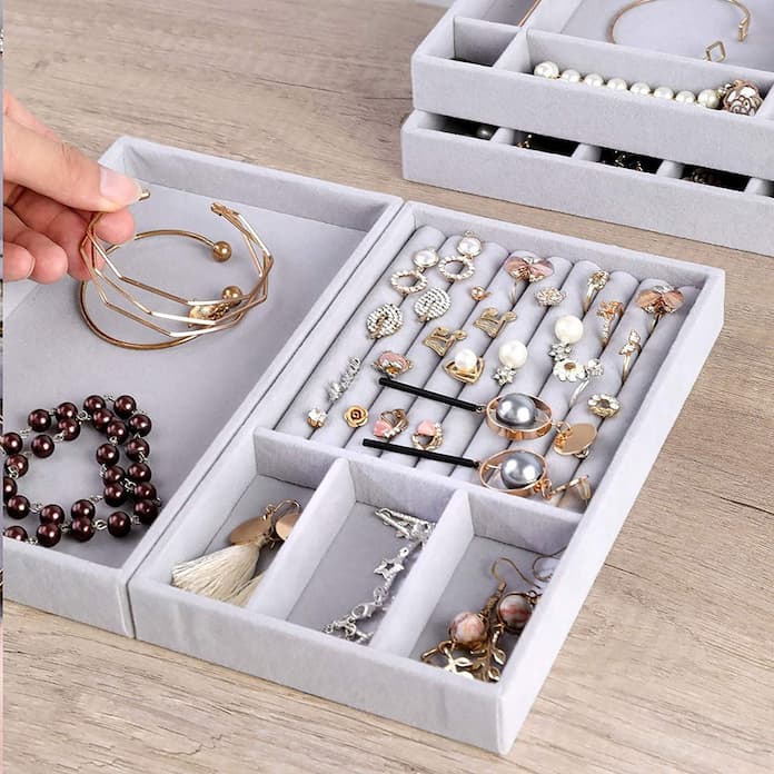 How to Organize Your Favourite Baubles