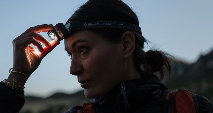 woman_wear_headlamp