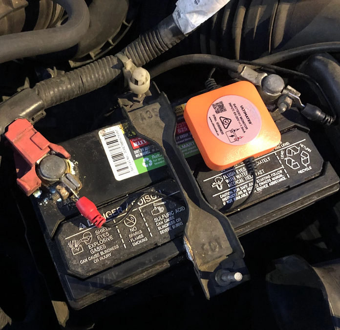 Ultimate9 battery monitor connected to a car battery