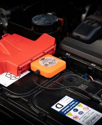 Ultimate9 battery monitor connected to a car battery