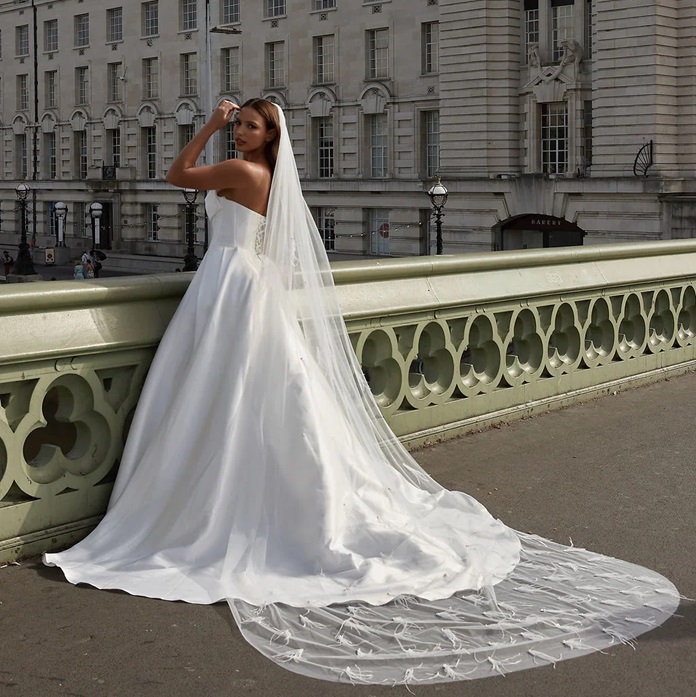 LOLA KNIGHT - IRIS - PEARL AND FEATHER WEDDING VEIL - IVORY