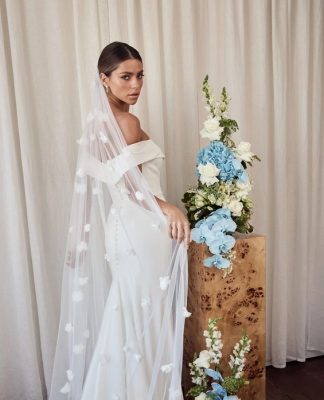 LOLA KNIGHT - LILLIAN - DELICATE FLOWER WEDDING VEIL - IVORY